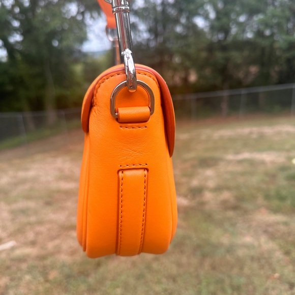 Marc Jacobs crossbody w/ COA The Covered J Marc Small Saddle Bag w/ dust bag - Picture 3 of 14